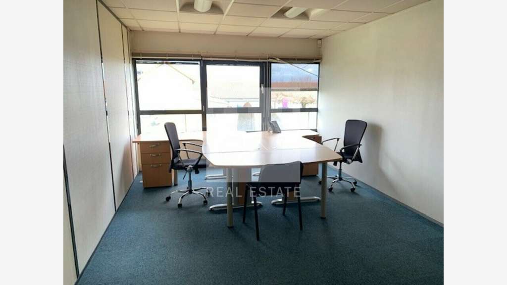 A louer bureaux de 675m² à Limas