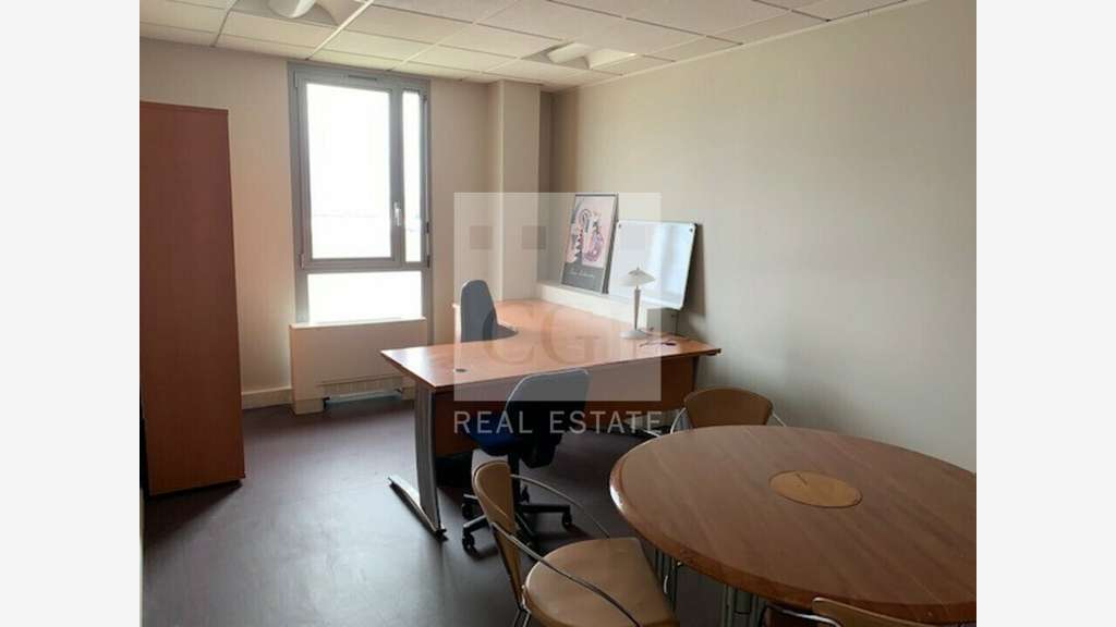 A louer bureaux de 675m² à Limas