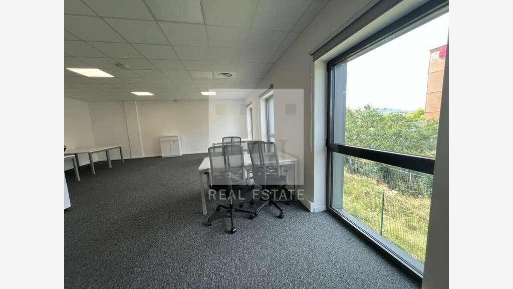 A louer bureaux aménagés 170m² à Jonage