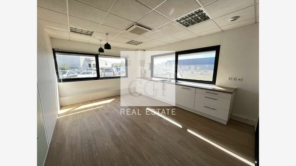 Bureaux à partir de 207m² à louer à Pusignan