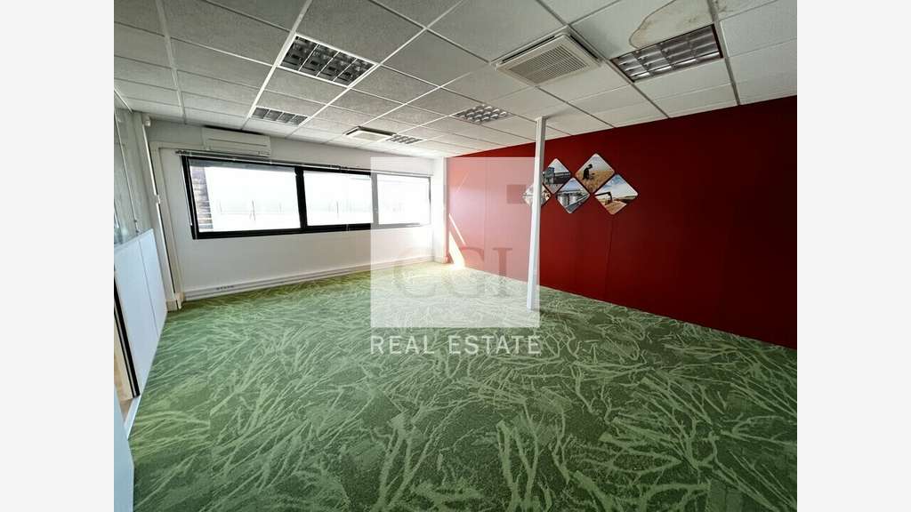 Bureaux à partir de 207m² à louer à Pusignan