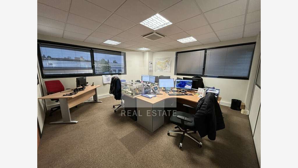 Bureaux à partir de 207m² à louer à Pusignan
