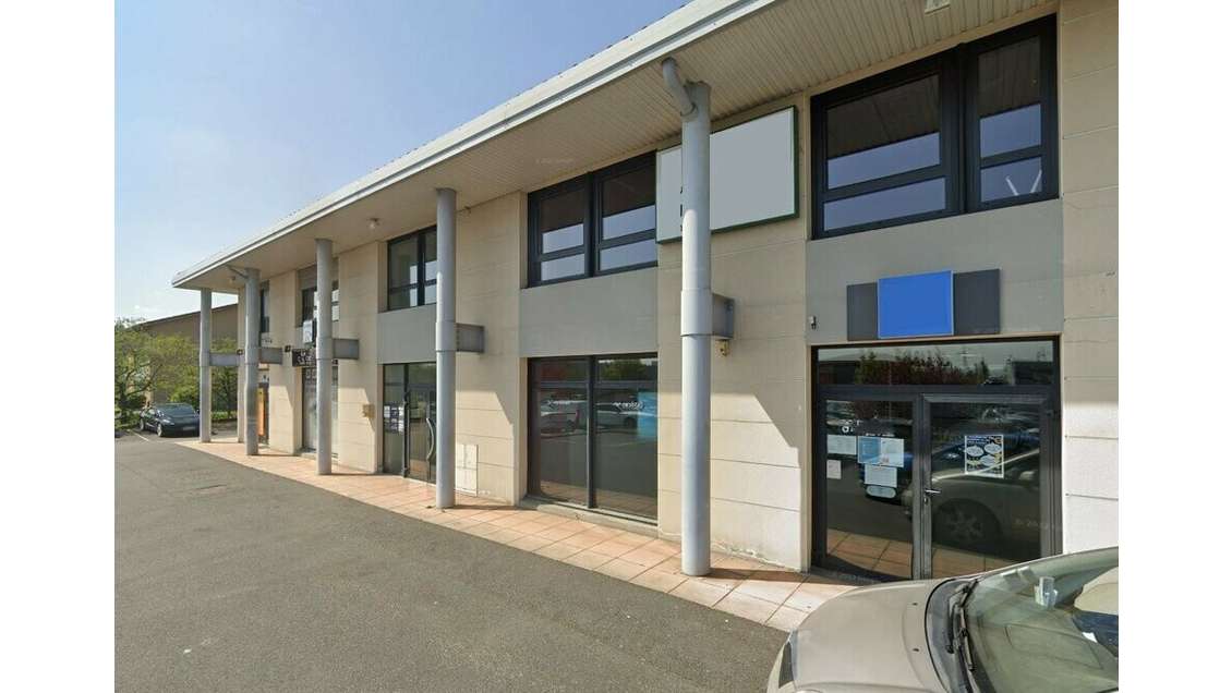 A louer bureaux aménagés 176m² à Limas