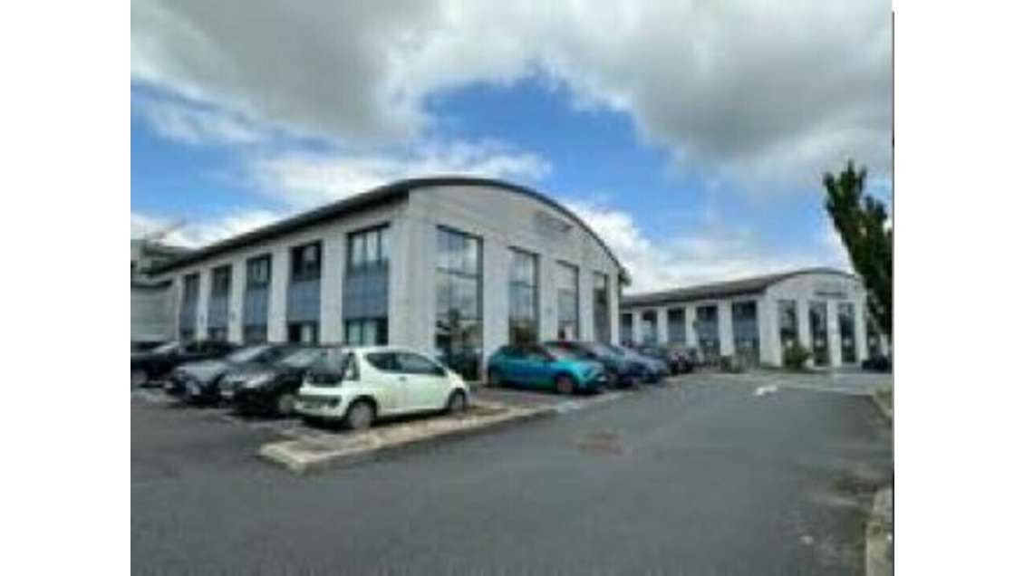 Bureaux à partir de 79m² à louer à Limas