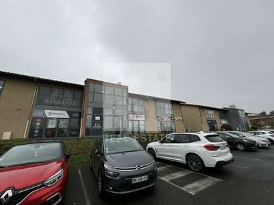Bureaux 200m² à louer en zone commerciale à Limas