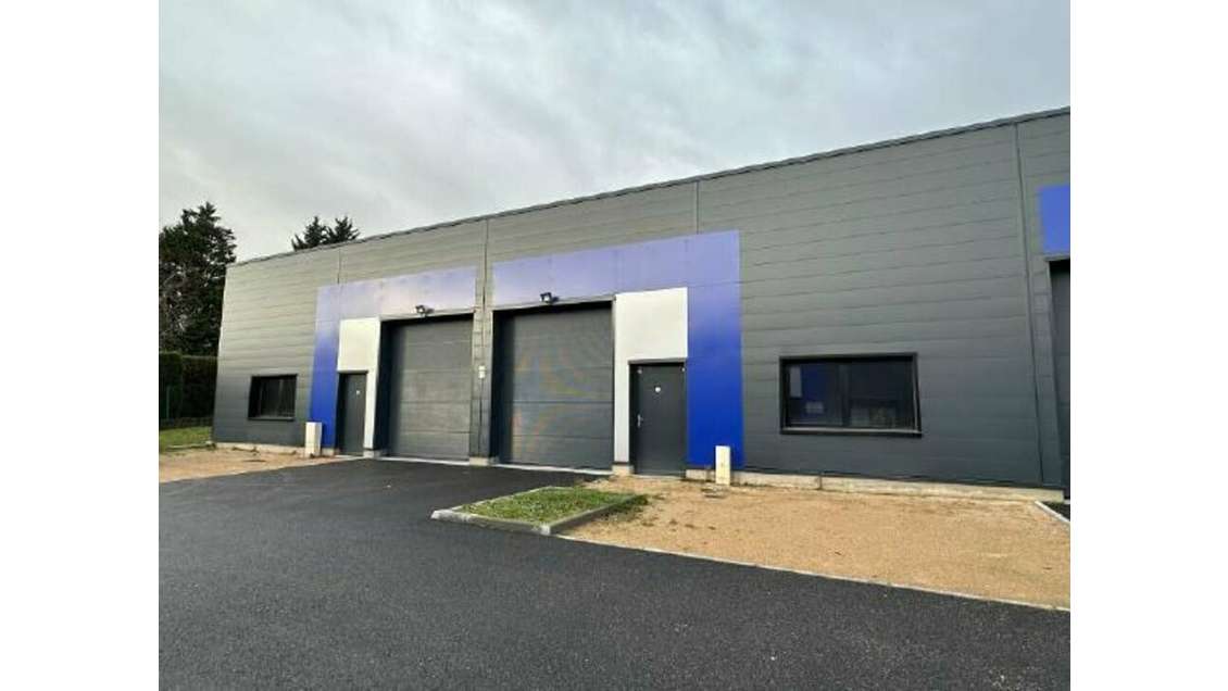 A louer local d'activité de 295m² à Pommiers