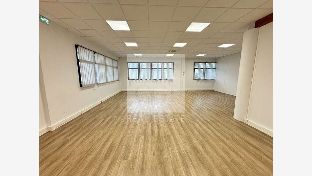 A louer bureaux rénovés 284m² à Bron
