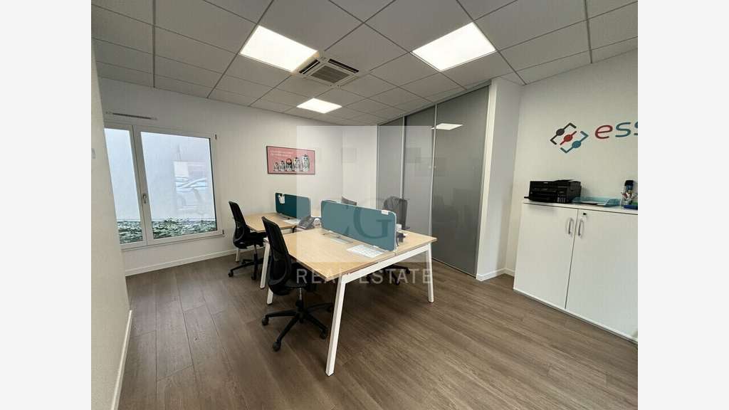 Bureaux 58m² bien aménagé RDC à louer à Bron