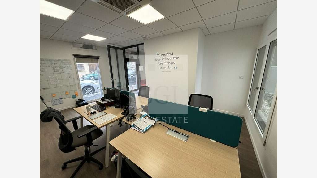 Bureaux 58m² bien aménagé RDC à louer à Bron