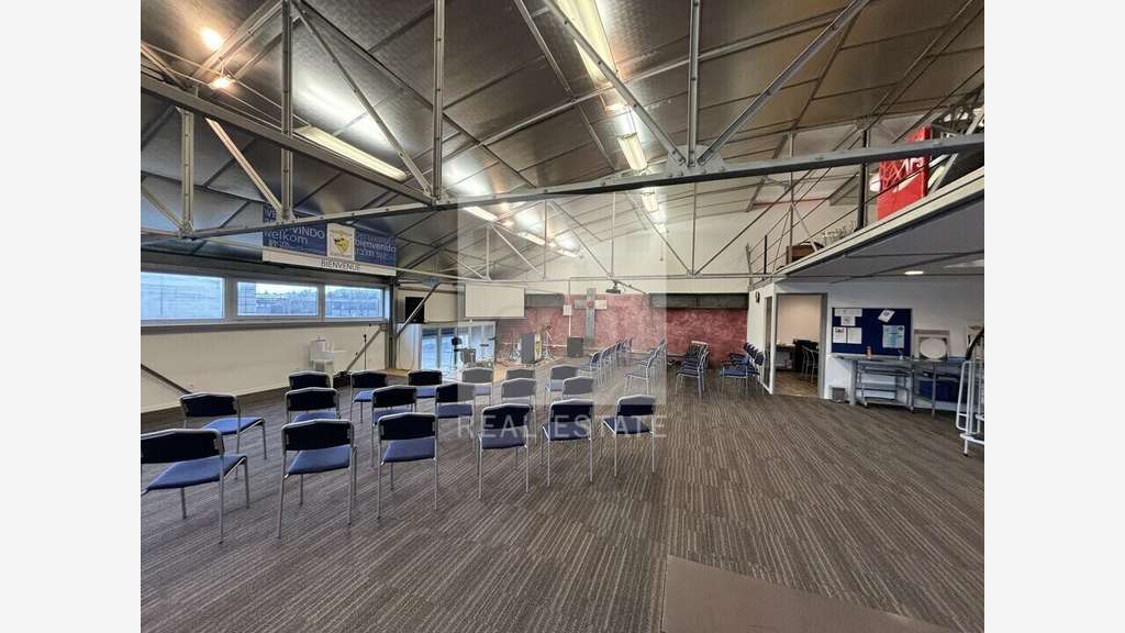 Bureaux dès 120m² à louer parc tertiaire à Bron 