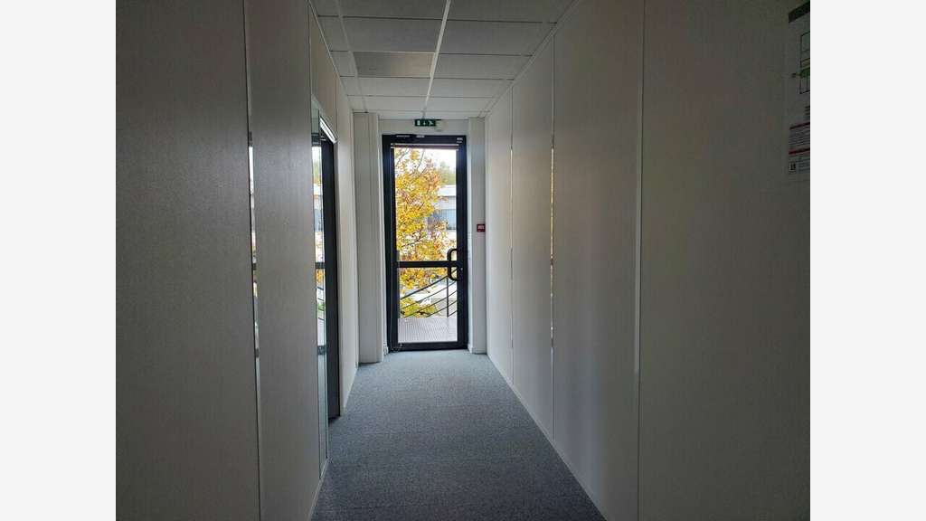 A louer bureaux 434m² à Limonest Parc Jardin Eole