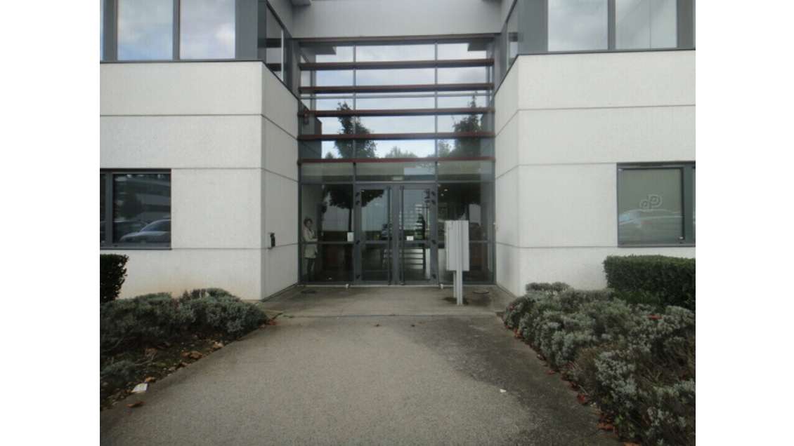 A louer bureaux 434m² à Limonest Parc Jardin Eole