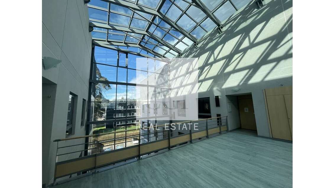 Bureaux 336m² à louer parc tertiaire à Limonest 