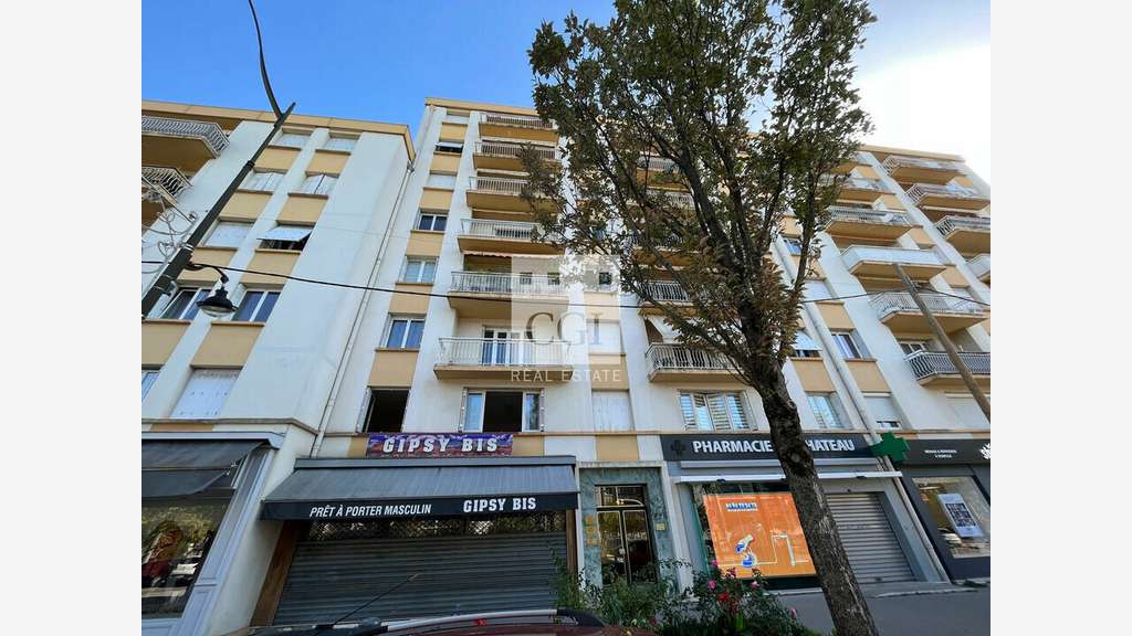 A louer bureaux 83m² R+1 à Saint-Priest centre