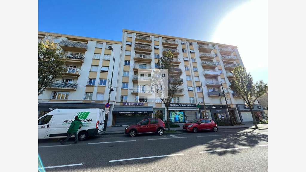 A louer bureaux 83m² R+1 à Saint-Priest centre