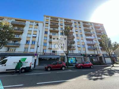 A louer bureaux 83m² R+1 à Saint-Priest centre