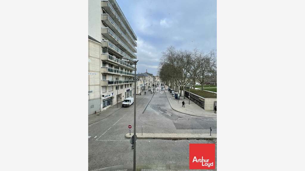A louer local commercial 422m² à Niort La Brèche