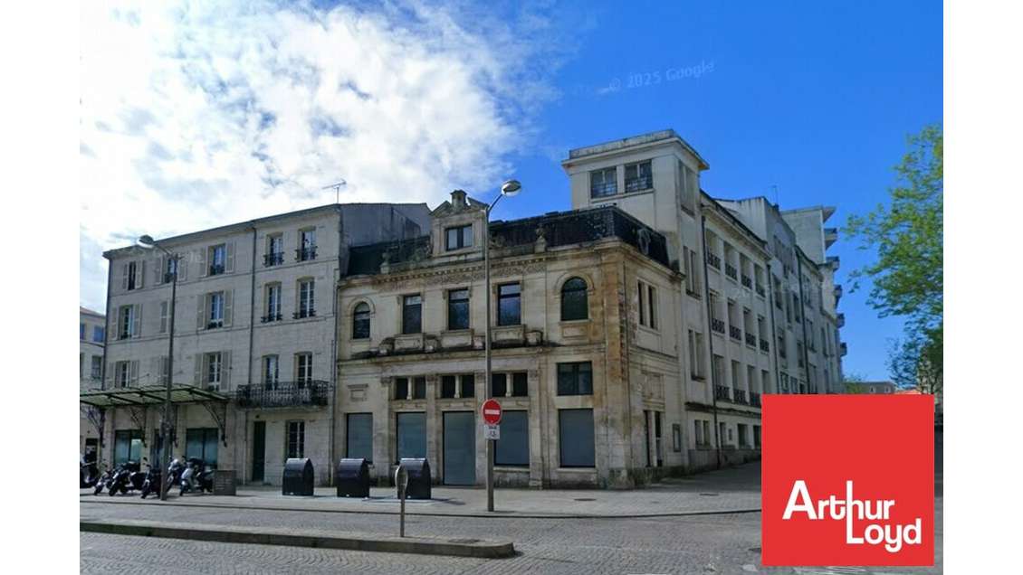 A louer local commercial 422m² à Niort La Brèche