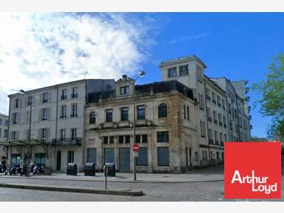 A louer local commercial 422m² à Niort La Brèche