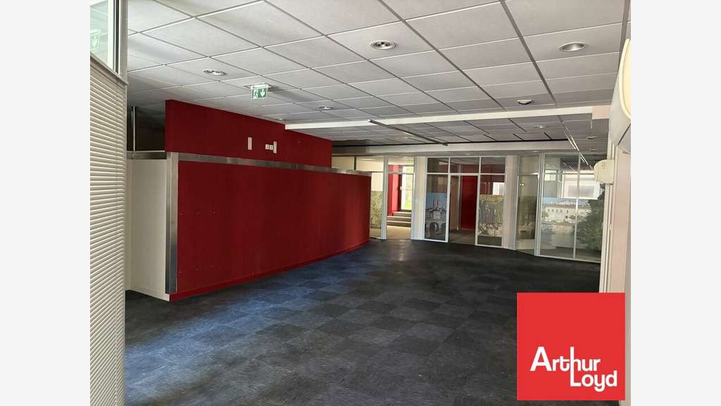 A louer bureaux 422m² à Niort La Brèche