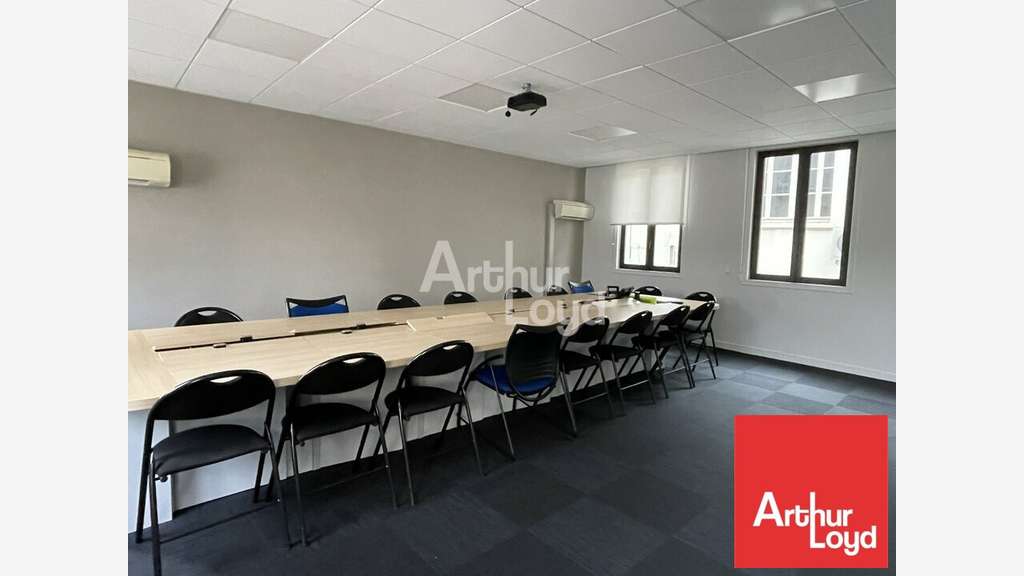 A louer bureaux 422m² à Niort La Brèche