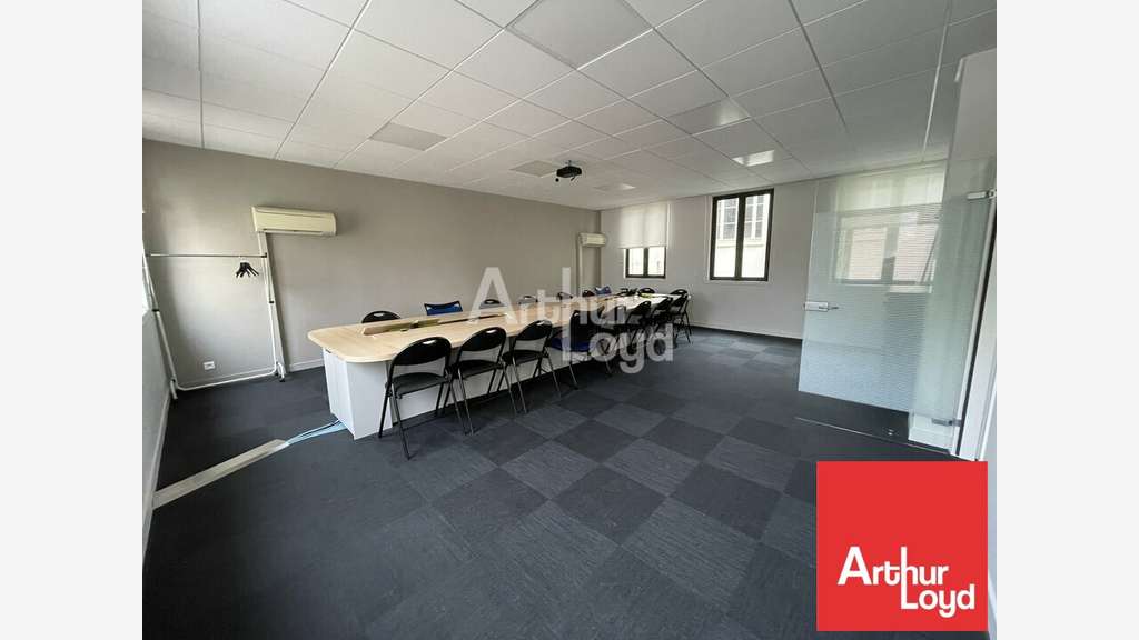 A louer bureaux 422m² à Niort La Brèche