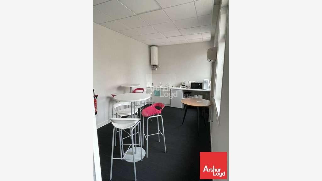 A louer bureaux 422m² à Niort La Brèche