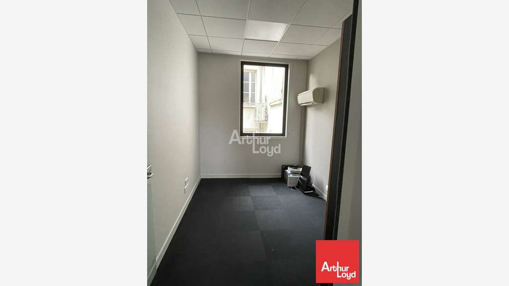 A louer bureaux 422m² à Niort La Brèche