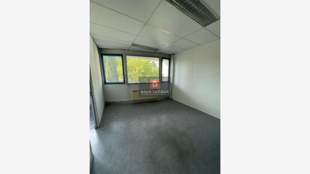 A louer bureaux 50m² R+1 à Avignon proche Cap Sud