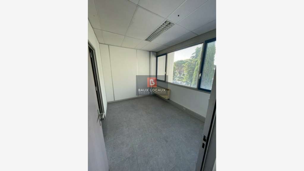 A louer bureaux 50m² R+1 à Avignon proche Cap Sud