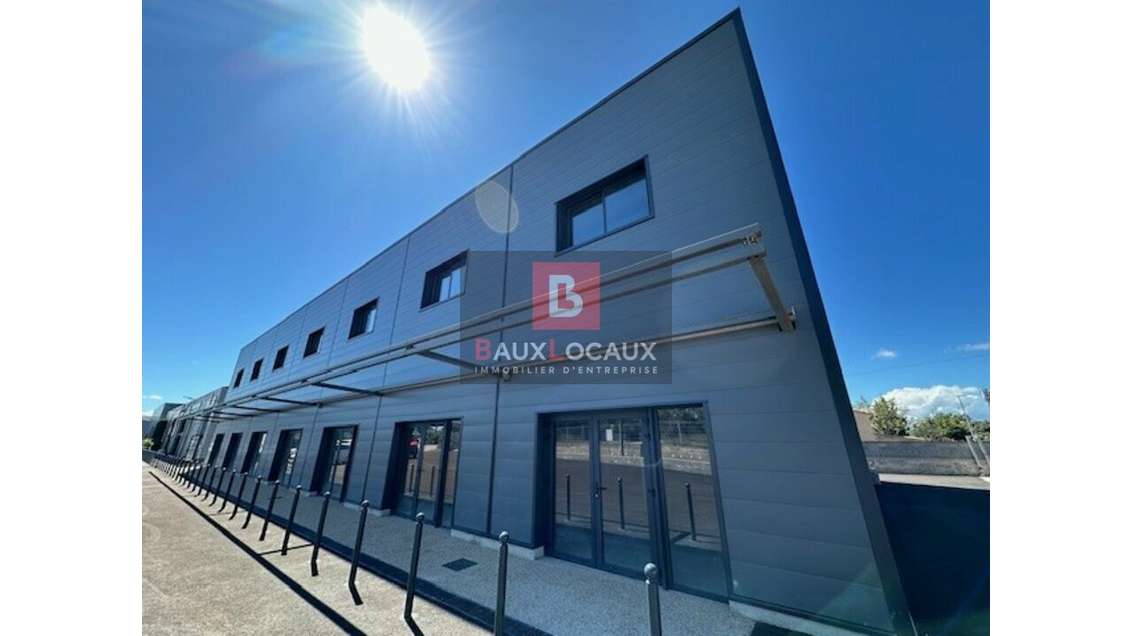 A louer bureaux 640m² R+1 à Vedène