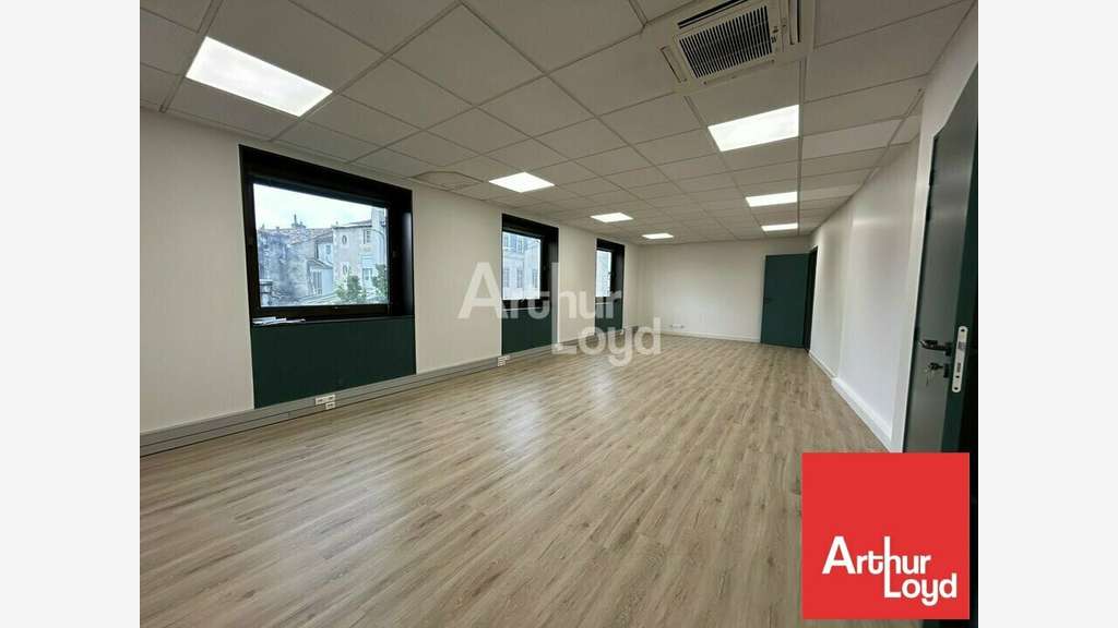 A louer bureaux 300m² à Poitiers rue Petonnet