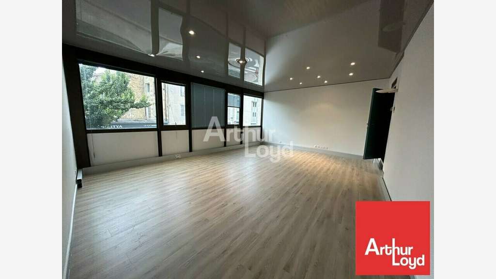 A louer bureaux 300m² à Poitiers rue Petonnet