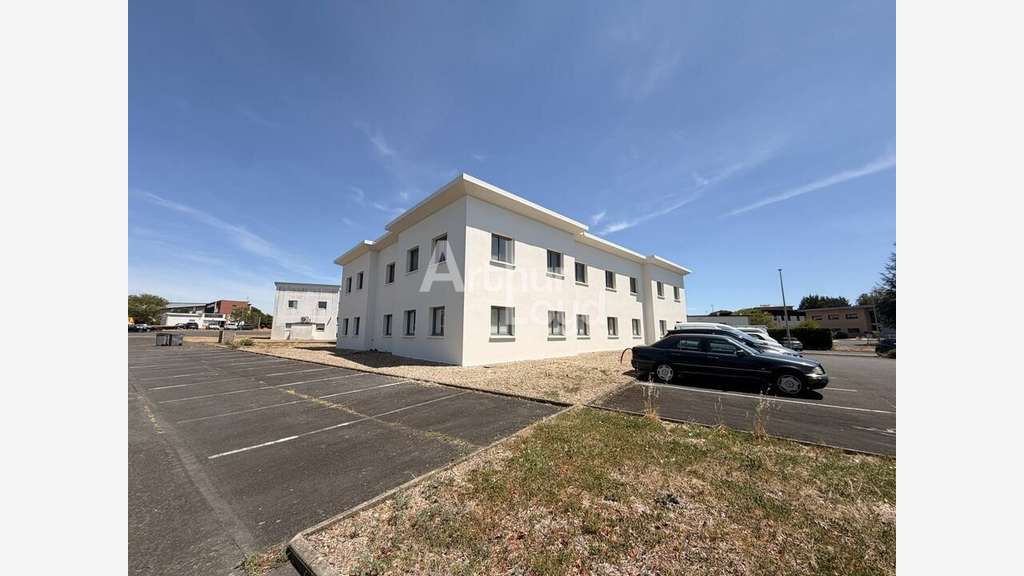 A louer bureaux 115m² à Jaunay-Clan Technopôle
