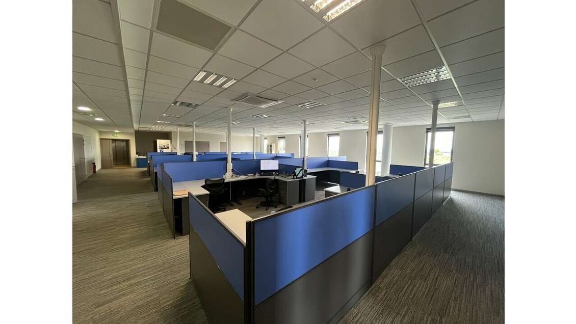 A louer bureaux excellent état 375m² à Chasseneuil