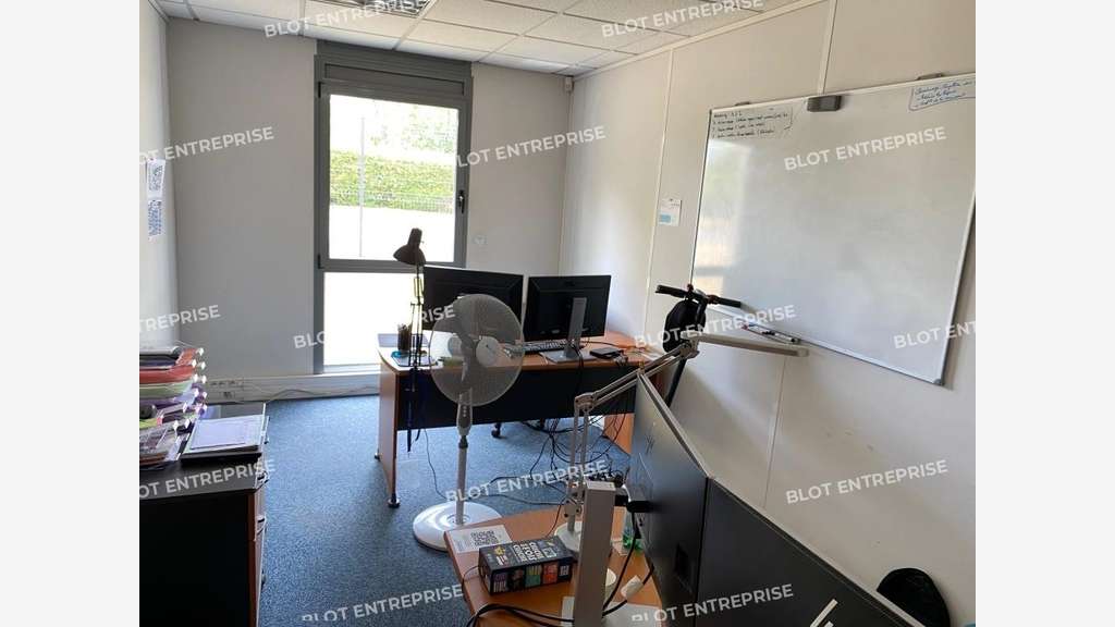 A louer bureaux 962m² à Saint Herblain Moulin Neuf