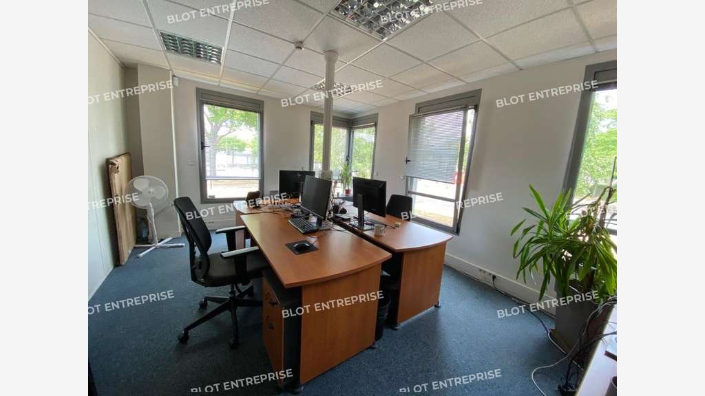 A louer bureaux 962m² à Saint Herblain Moulin Neuf