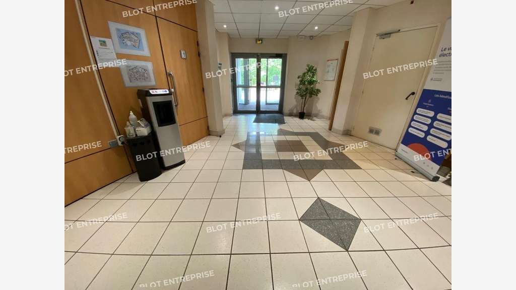 A louer bureaux 962m² à Saint Herblain Moulin Neuf