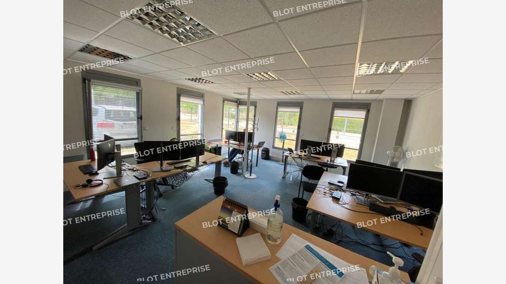 A louer bureaux 962m² à Saint Herblain Moulin Neuf