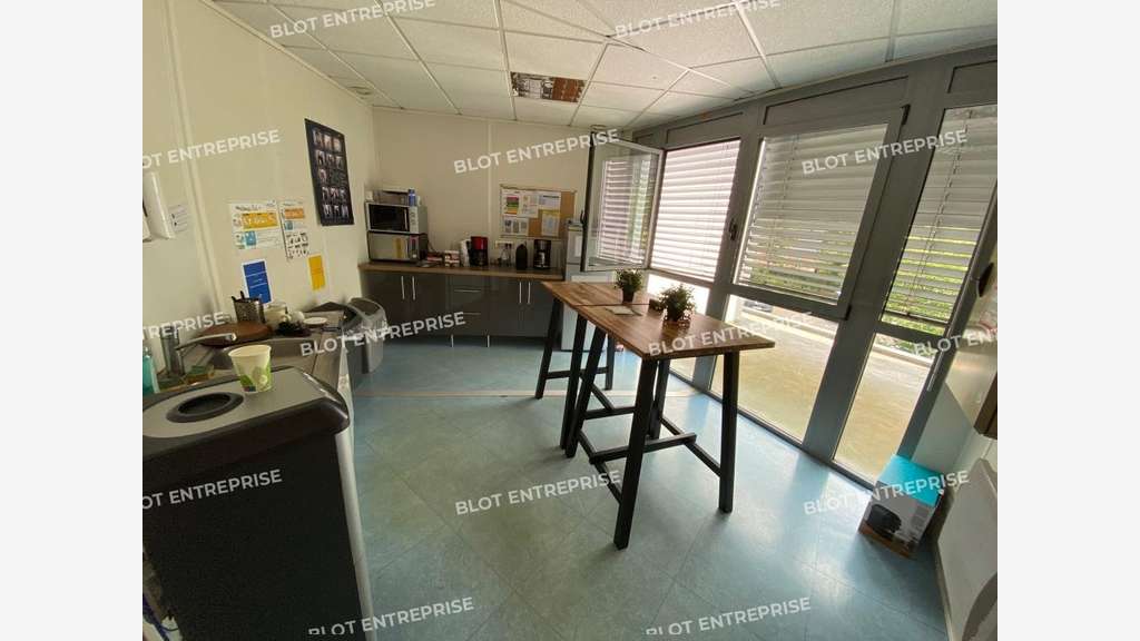 A louer bureaux 962m² à Saint Herblain Moulin Neuf