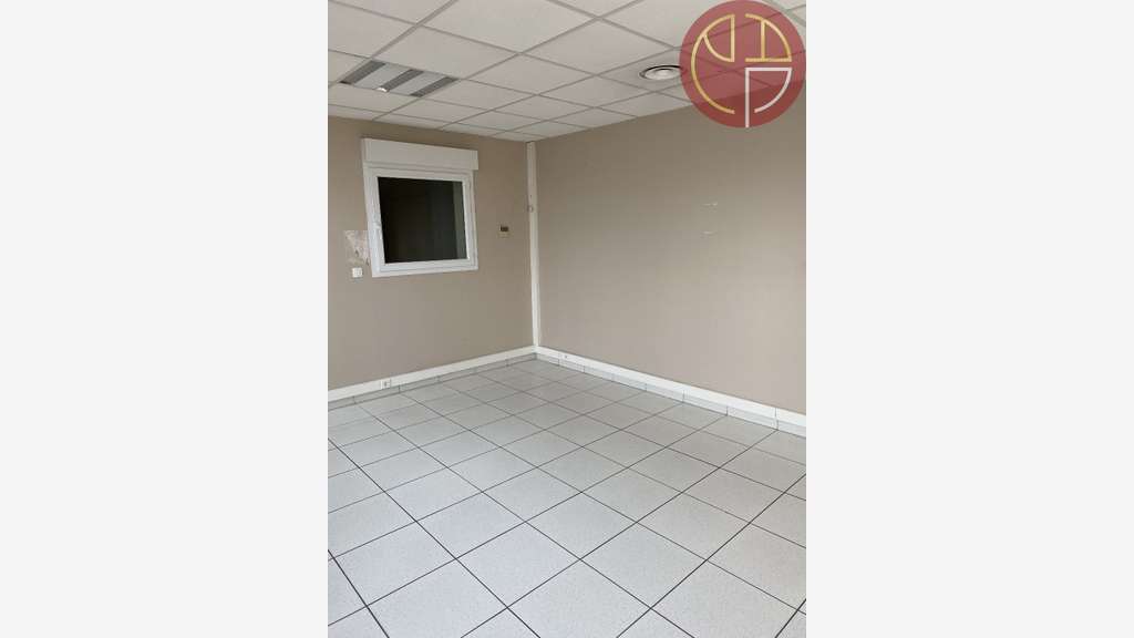 Loue bureaux activité 870m² à Tournefeuille Pahin