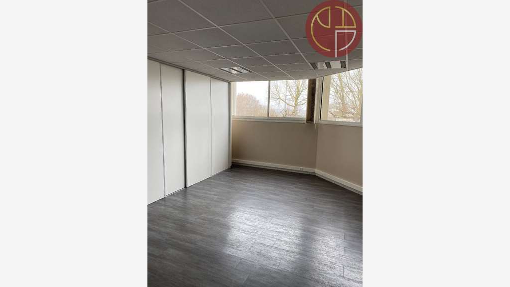 Loue bureaux activité 870m² à Tournefeuille Pahin