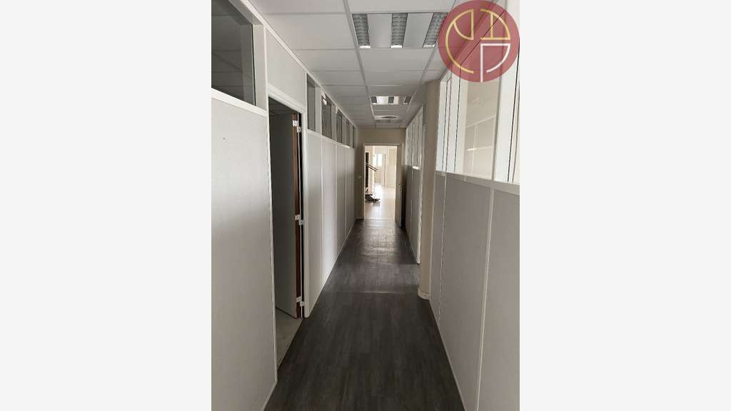 Loue bureaux activité 870m² à Tournefeuille Pahin