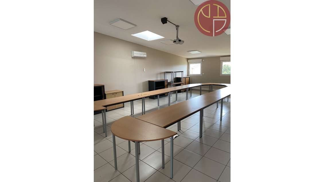 Loue bureaux activité 870m² à Tournefeuille Pahin