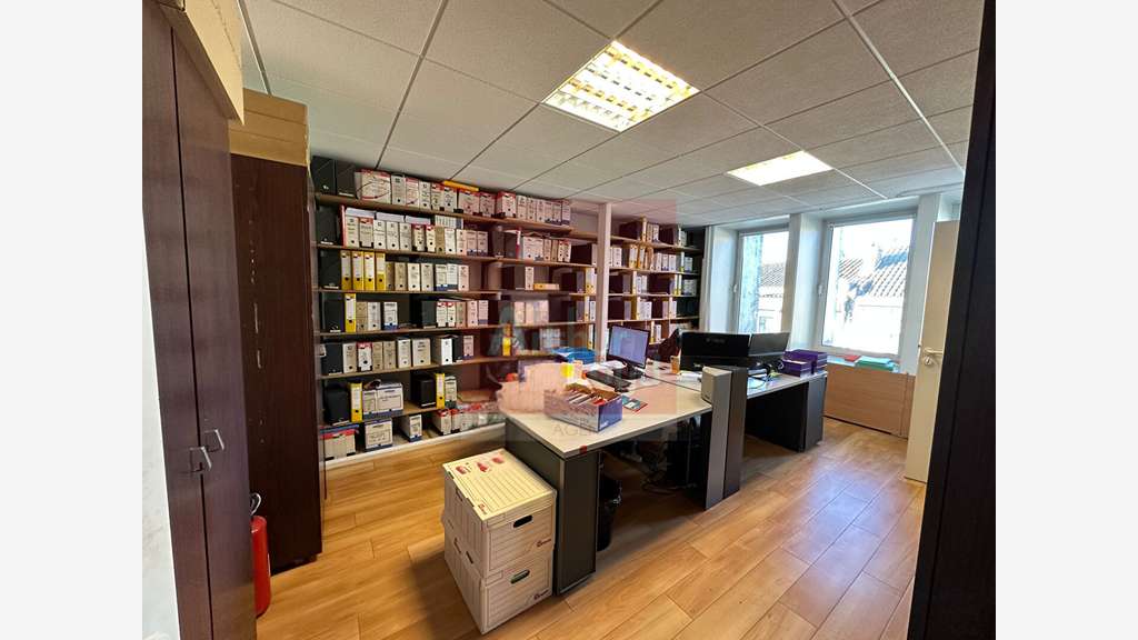A louer bureaux 49m² immeuble bien entretenu Agen