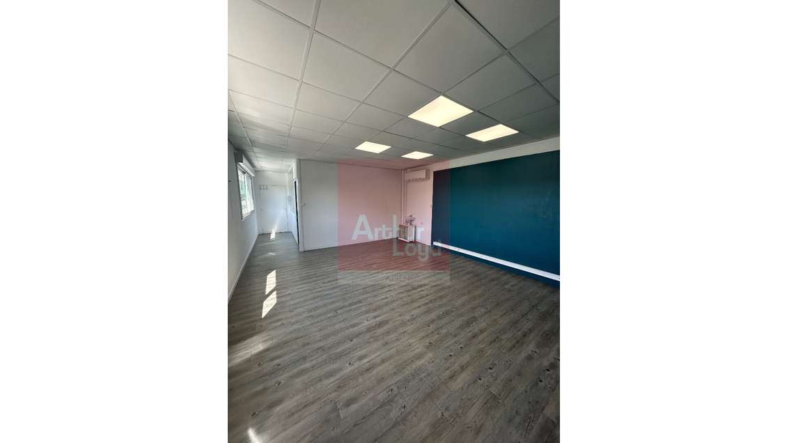 Bureaux à louer en coeur de zone avec parking Agen