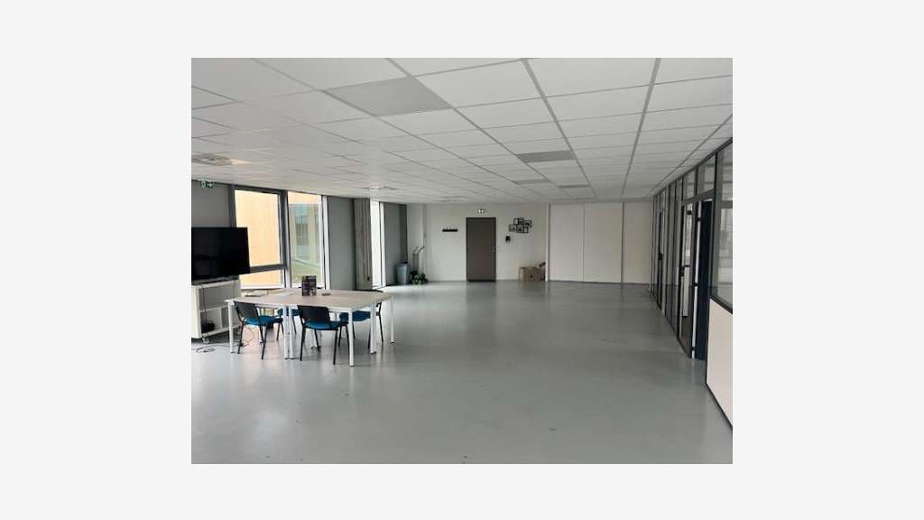 A louer bureau 176m² excellente visibilité à Agen