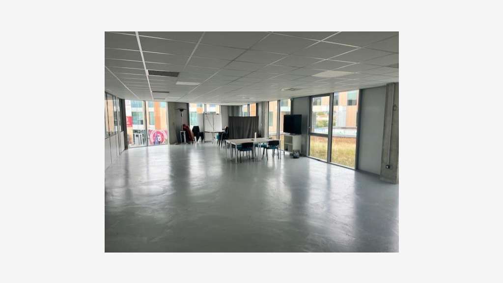 A louer bureau 176m² excellente visibilité à Agen