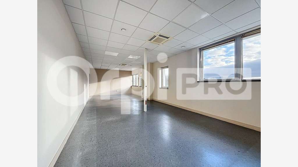 Plateau de bureaux 485m² à louer à Agnetz