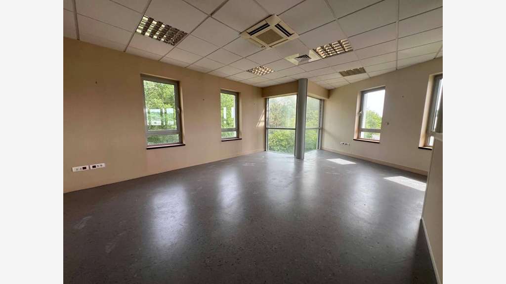 A louer bureaux 165 à 485m² dernier ét. Agnetz